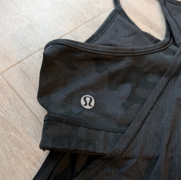 Lululemon No Limit cameo tank top with built in bra - Picture 2 of 5